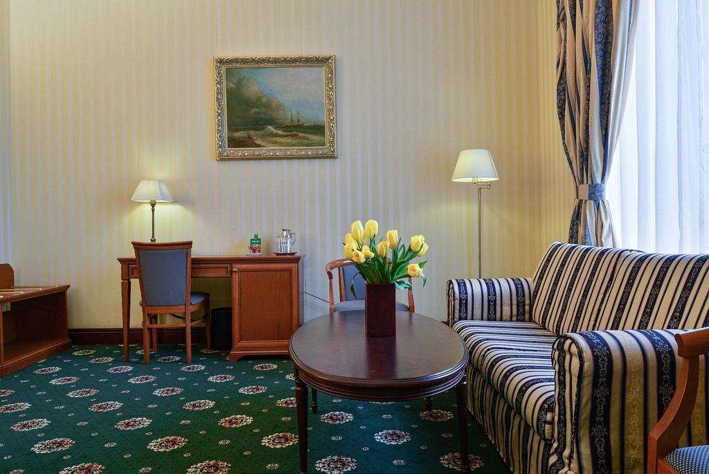 Ayvazovsky Hotel Oldenburg Bagian luar foto