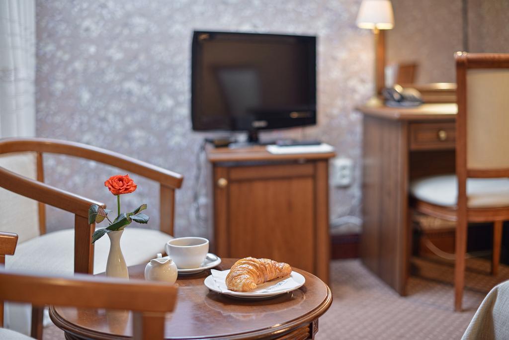 Ayvazovsky Hotel Oldenburg Bagian luar foto