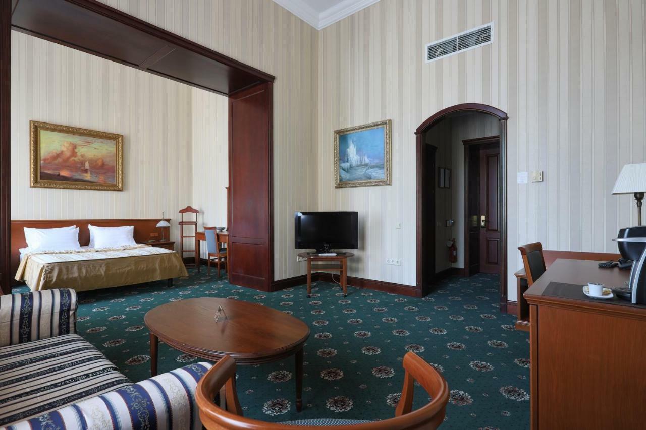Ayvazovsky Hotel Oldenburg Bagian luar foto