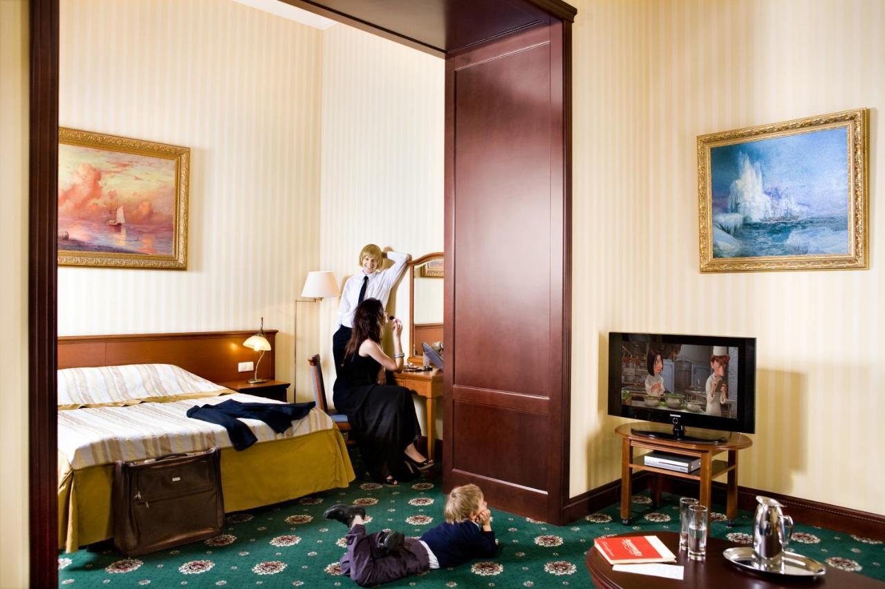 Ayvazovsky Hotel Oldenburg Bagian luar foto